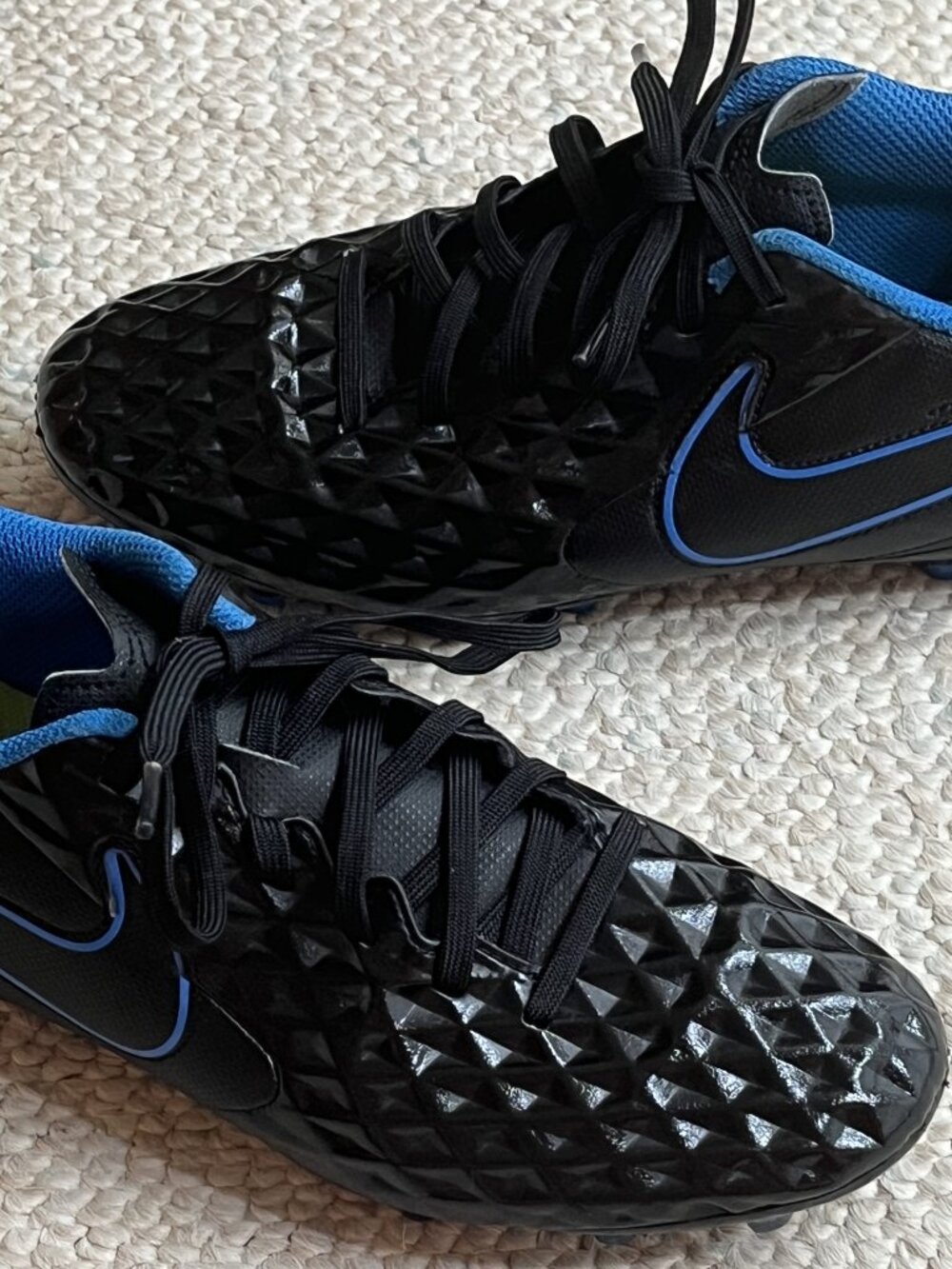 NIKE Tiempo Legend Boy's Size 5 Kids Black Soccer Cleats Shoes AT6107-090